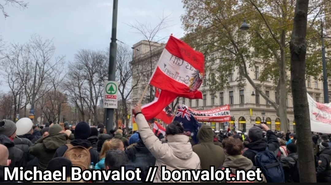 The right-wing deployment is now apparently scattered over large parts of the Ringstrasse. Part of it is at Schwedenplatz in the direction of Schottenting, others apparently near Schwarzenbergplatz. It looks extremely chaotic