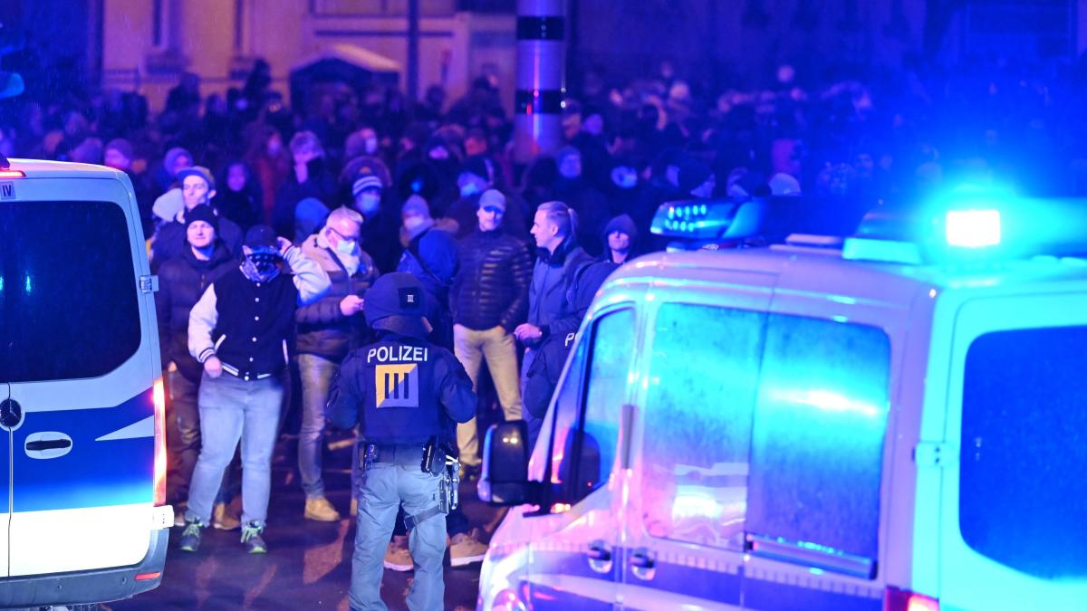 Protests in many German cities - firecrackers on the police in Bautzen