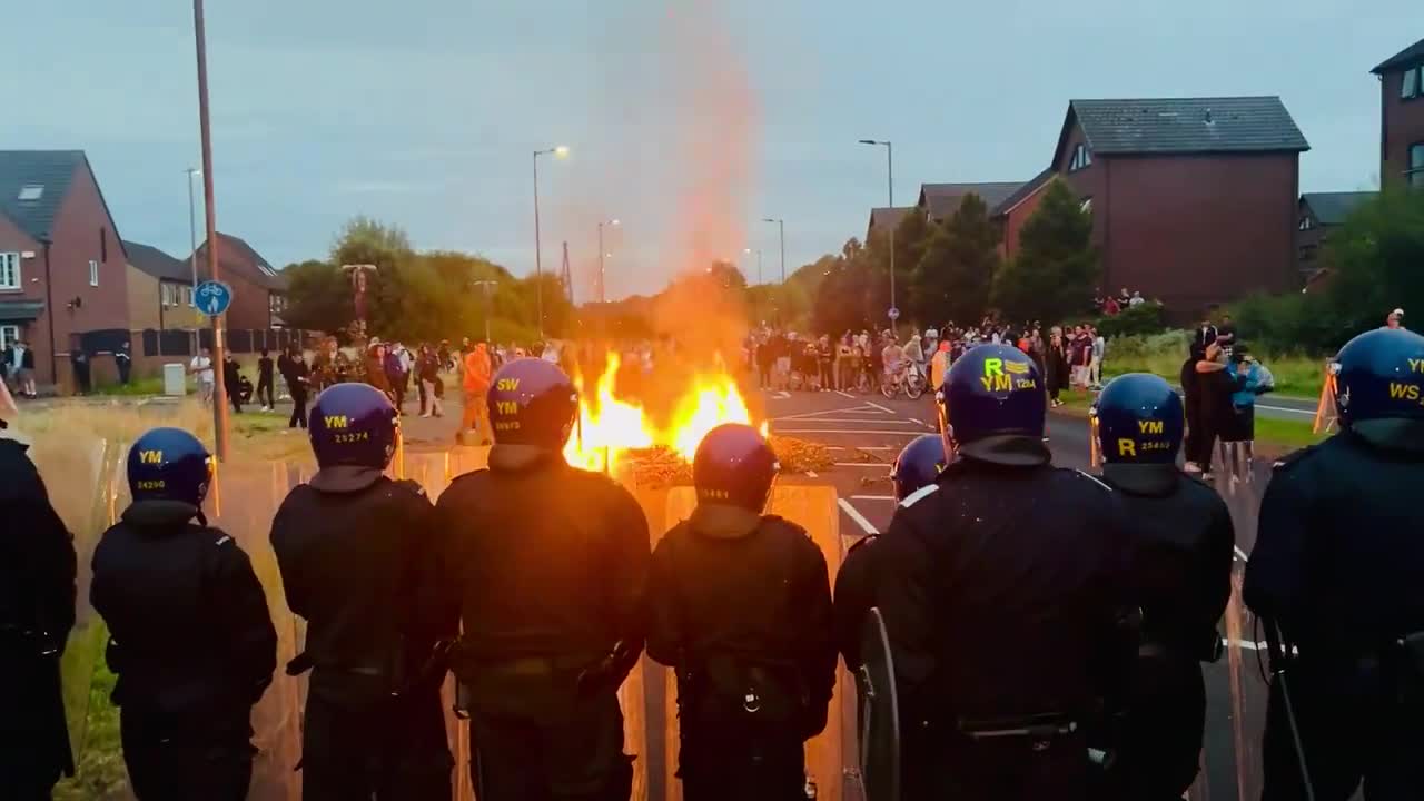 Rioters are stoking up another bonfire on the main road to the Rotherham migrant hotel.  It's Manvers Way, the A633, and it's flanked by homes on both sides