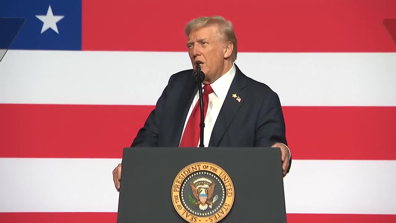 Trump aux généraux :  L'Amérique est envahie de l'intérieur. Nous sommes envahis de l'intérieur. C'est comme une invasion étrangère, mais c'est plus difficile à tous égards, car ils ne portent pas d'uniforme. Au moins, quand ils en portent un, on peut les éliminer. 